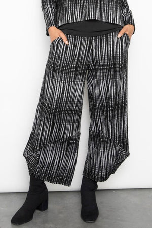 
            
                Load image into Gallery viewer, Liv By Habitat Pleated Lantern Pant- Black 347245
            
        